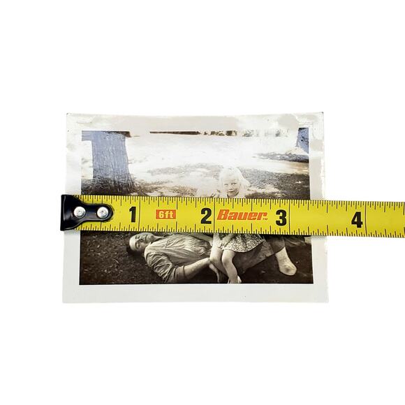 Vtg Father Laying in Grass with Daughters Original Monochrome Photography Found - Picture 3 of 4